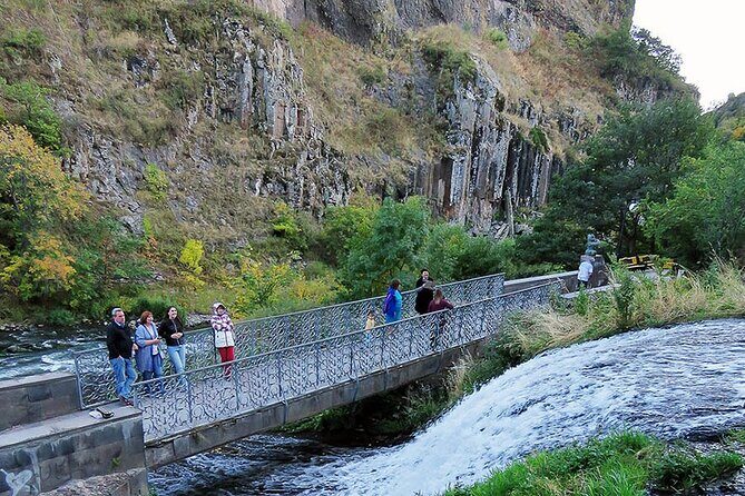 Guided tour: Khor Virap, Noravank Monastery, Areni, Jermuk - Price and value: what $35 buys (and what it doesn’t)