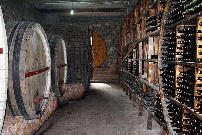 Khor Virap, Noravank & Birds' Cave Day Trip with Wine Tasting - Areni Town: Wine Tasting and Armenian Food Finishing Touch