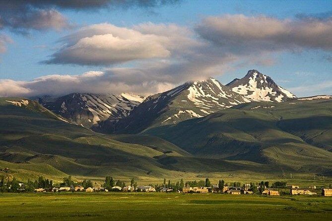Mount Aragats, Amberd Fortress, Saghmosavank Monastery, Alphabet - private tour - Amberd Fortress: A 10th-Century Stronghold You Can Actually Explore