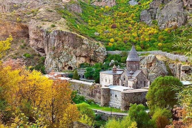 Private 7-8-hour Khor Virap, Garni temple & Geghard monastery trip from Yerevan - Khor Virap: the dungeon story and the Ararat viewpoint pause
