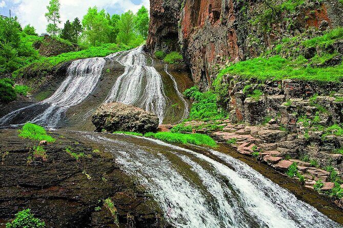 Private tour Jermuk, waterfall, Tatev Monastery and TaTev Ropeway - Jermuk Waterfall: quick stop, big drop at 2,000 meters
