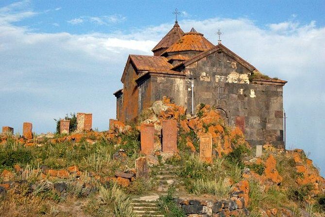 Private tour to Khor Virap, Areni winery, Noravank, Selim pass, Hayravank - Areni wine tasting: a short stop with cultural payoff