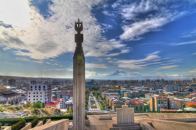 Private Yerevan City Tour: Erebuni, Matenadaran & Tsitsernakaberd Museums - Stop 1: Yerevan Orientation Time—Republic Square Fountains and Cascade Views