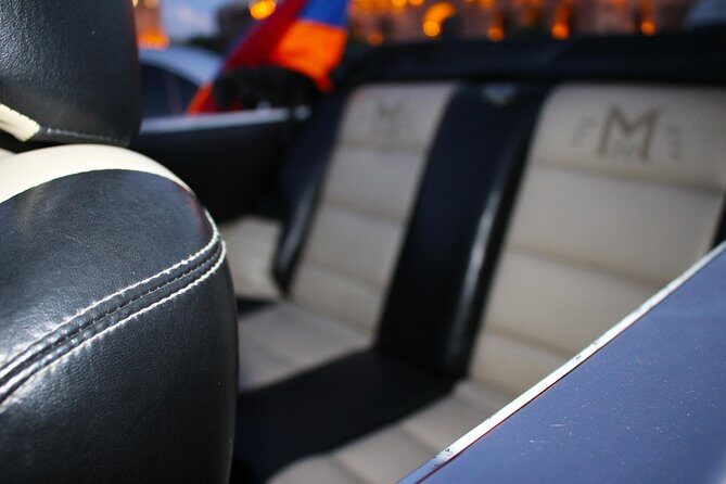 Yerevan city tour with drinks in a classic car with photography - Drinks and photography: the fun factor is built in