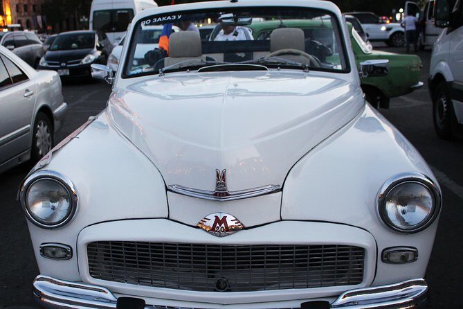 Yerevan city tour with drinks in a classic car with photography - Victory Park and Mother Armenia: the photo moment you’ll actually remember