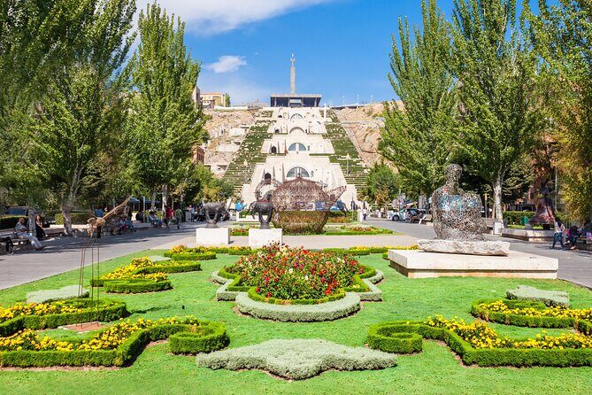 Yerevan: Private Sightseeing Tour - Victory Park and Mother Armenia: big views, simple story